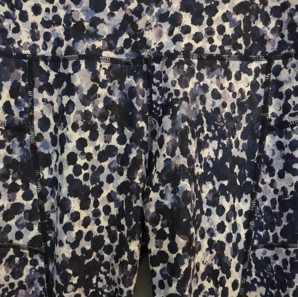 GAIAM Women's 7/8 High-Waisted Athletic Leggings Blue Abstract Size Medium - Picture 5 of 11